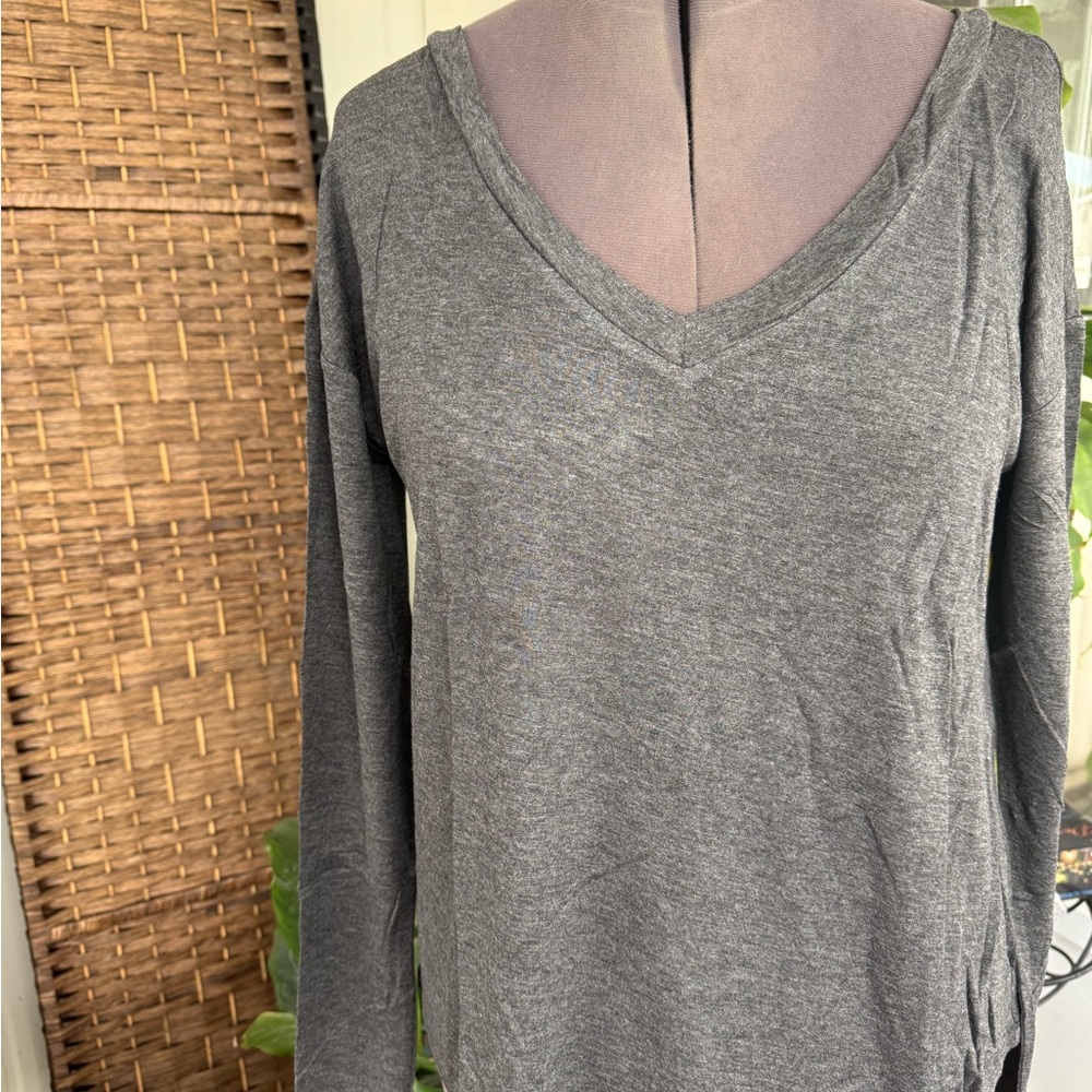 Maidenform Gray V-Neck Long Sleeve Sleep or Lounge Top